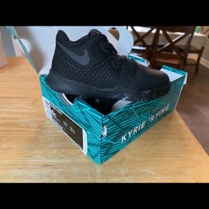 Nike Kyrie 3. (TD) size 6c